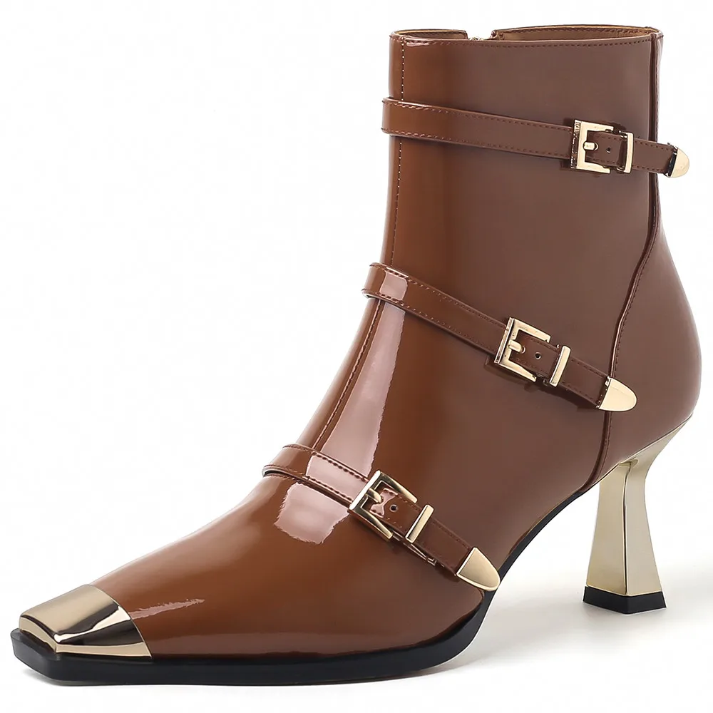 Ankle boot with metal square toe and zipper in patent leather