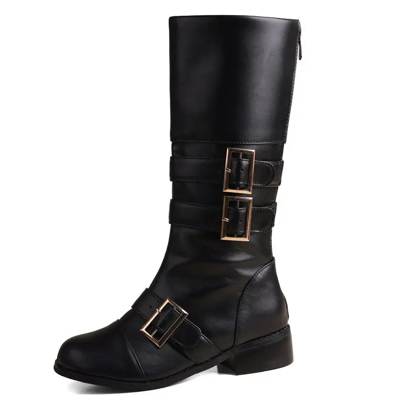 Classic riding boots with thick heels and zipper detail