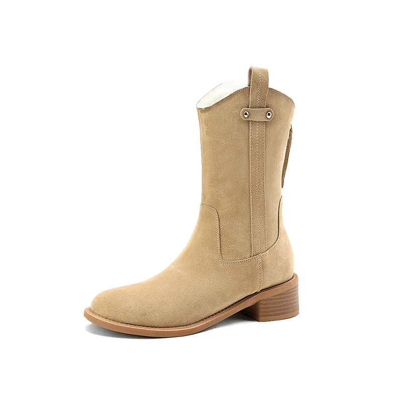 Winter snow boots with wool lining and square heel