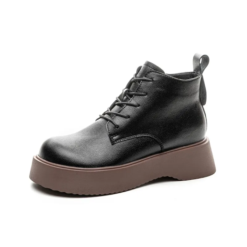 Retro ankle boots with fleece lining and lace-up design