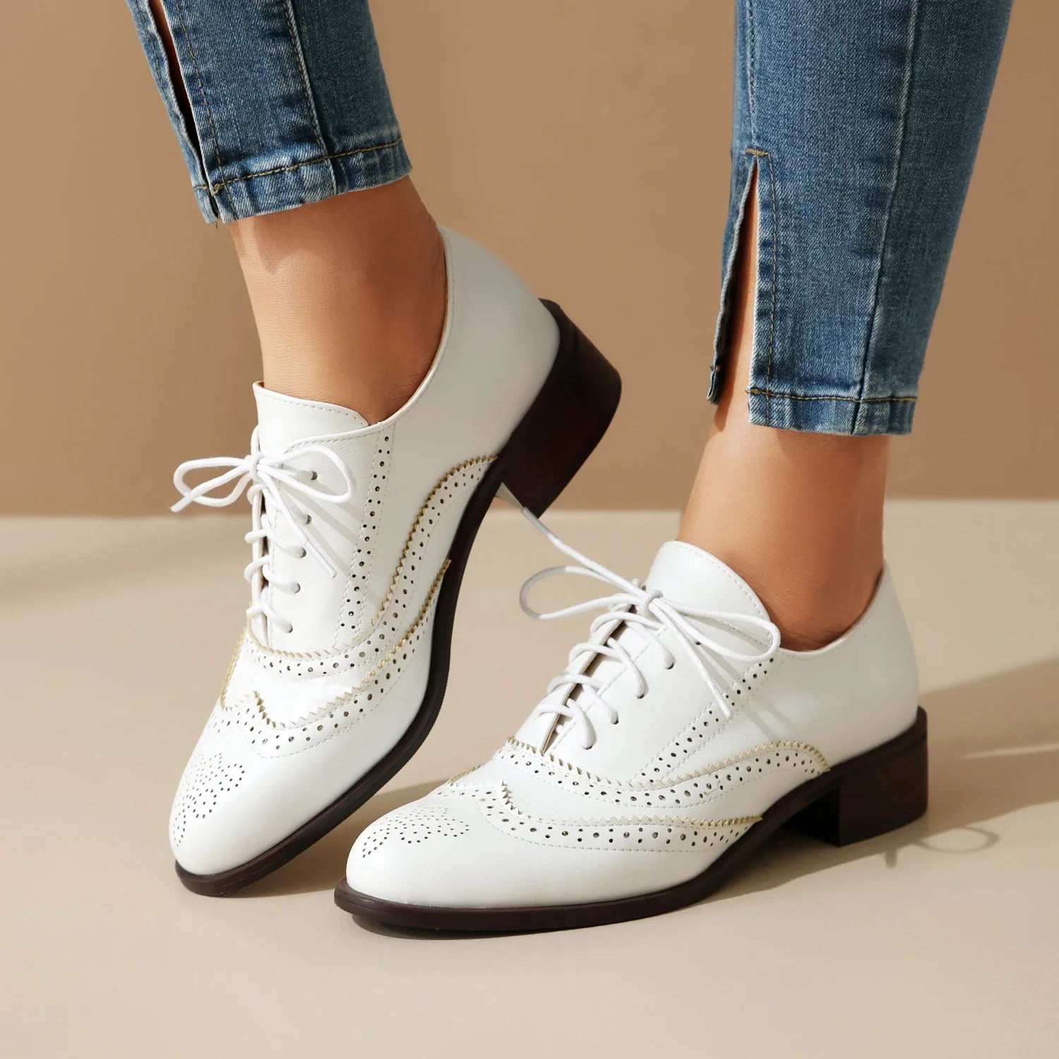 Retro lace-up hollow brogue loafers