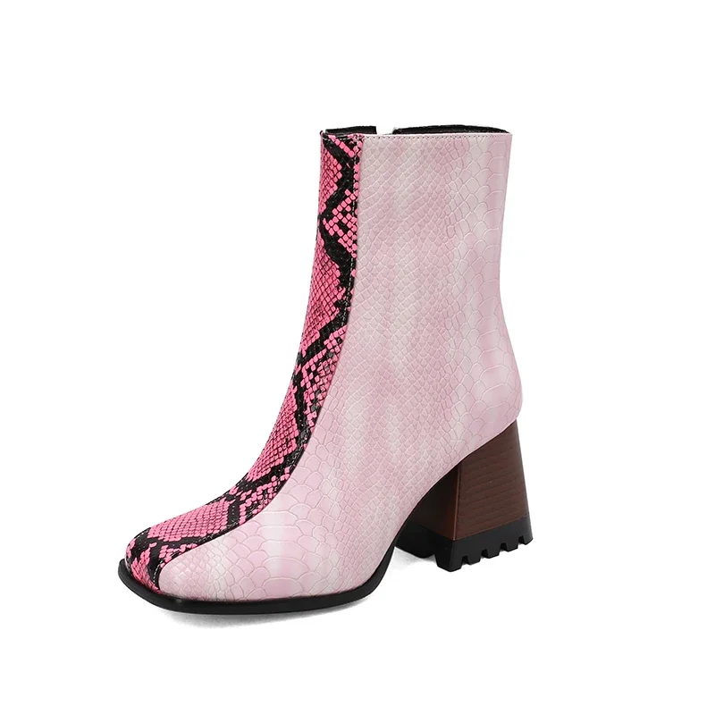 Ankle boots with square toe and back zip