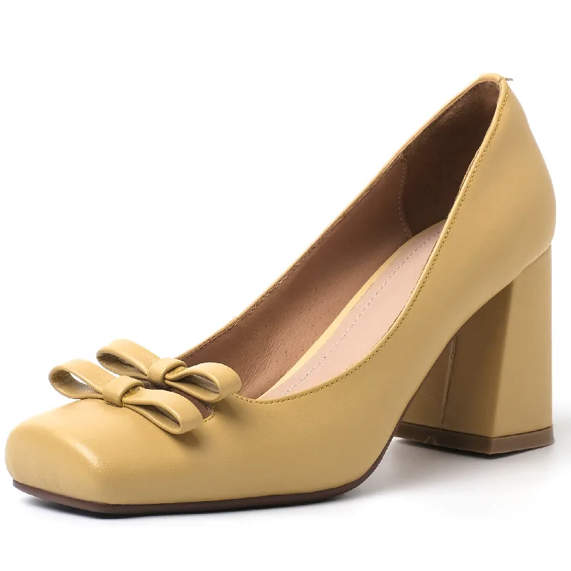 Elegant leather pumps with thick heels and square toe