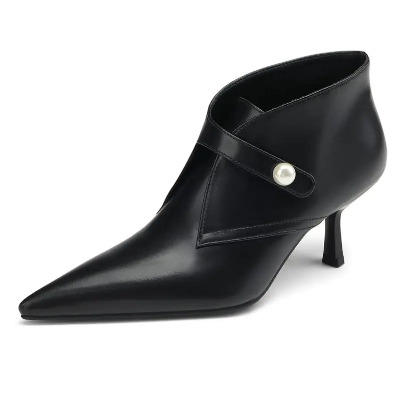 Genuine leather ankle boots with zipper and pointed toe
