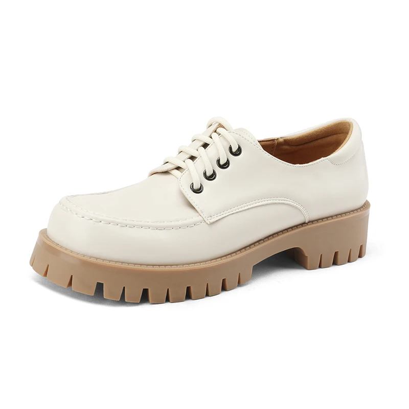 Elegant lace-up brogue shoes with low block heels in black and beige