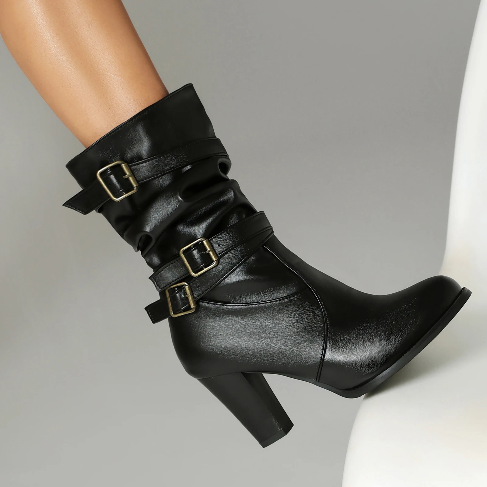 Leopard print velvet ankle boots with thick heel and buckle